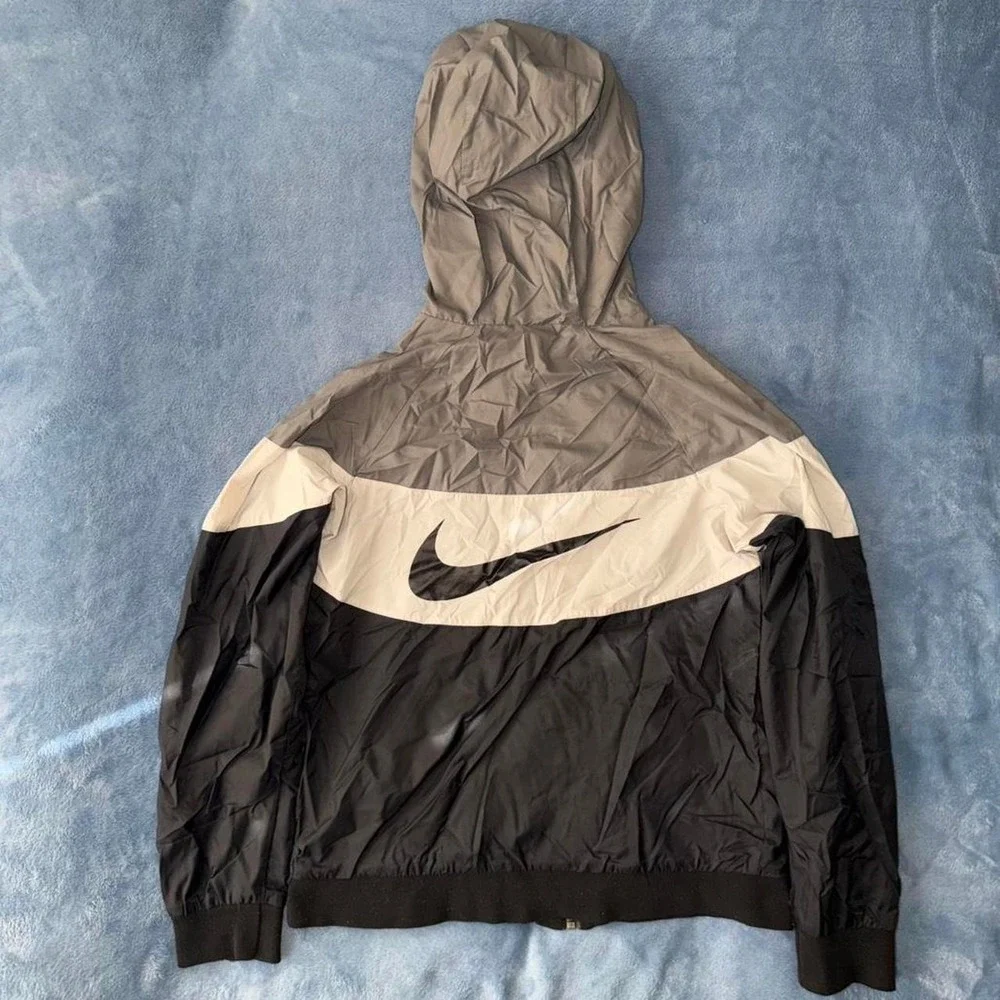 Nike grey windbreaker jacket kids  Size L